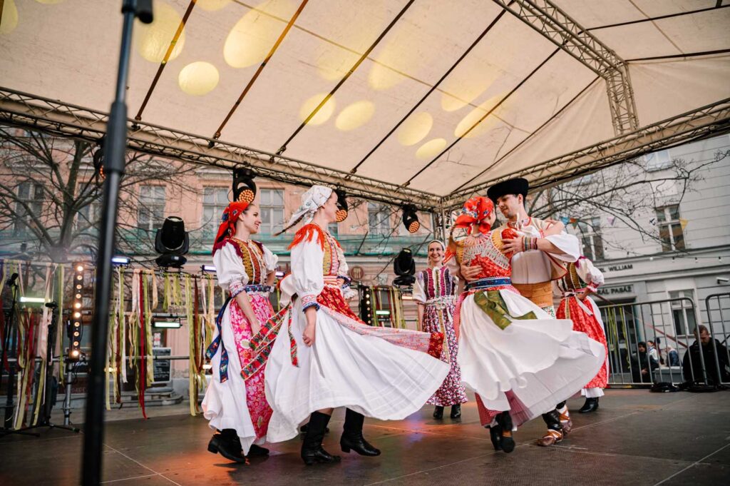 Folklórny súbor vystupuje na Bratislavských fašiangoch 2023. Foto Lucia Benediková
