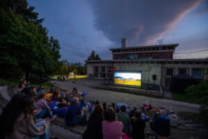 Filmové leto Mičurin, pohľad na amfiteáter počas premietania