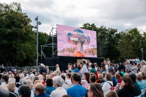 Orchester Slovenská filharmónia hrá na koncerte Finále pri fontáne, Bratislavské kultúrne leto 2025