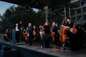 Slovenská filharmónia, interpreti sa klaňajú po koncerte na Námestí slobody