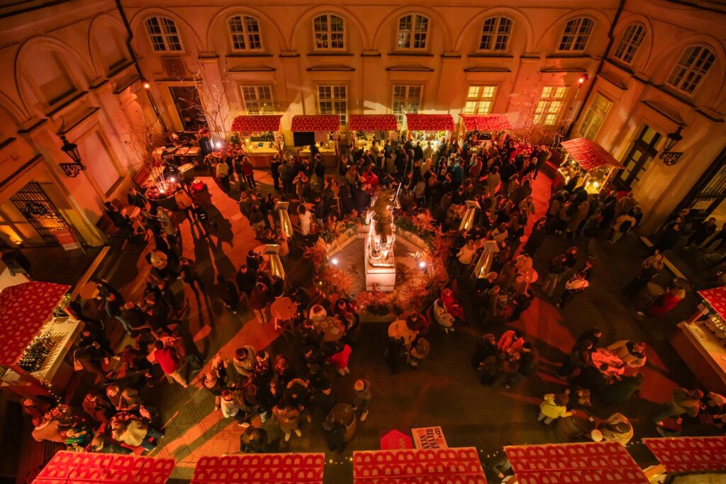 Námestie sv. Juraja počas Festivalu mladého vína 2025