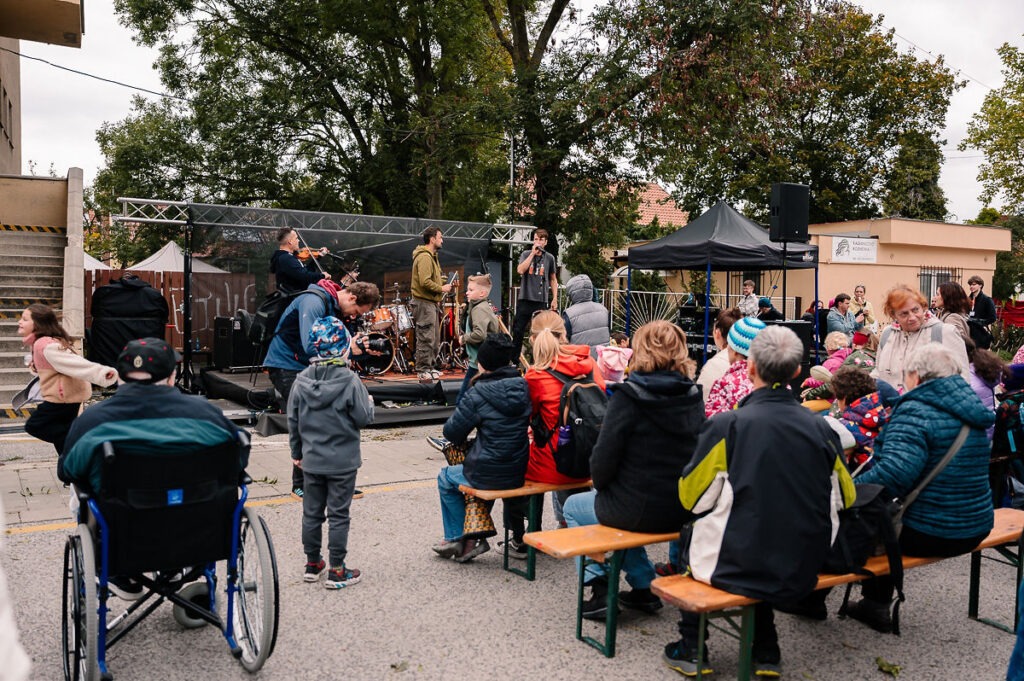 Rímske hry 2025, návštevníci a návštevníčky sledujú koncert