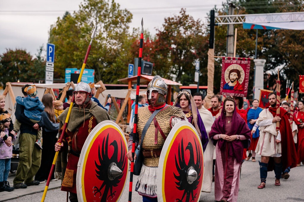 Rímske hry 2025, pochod rimanov