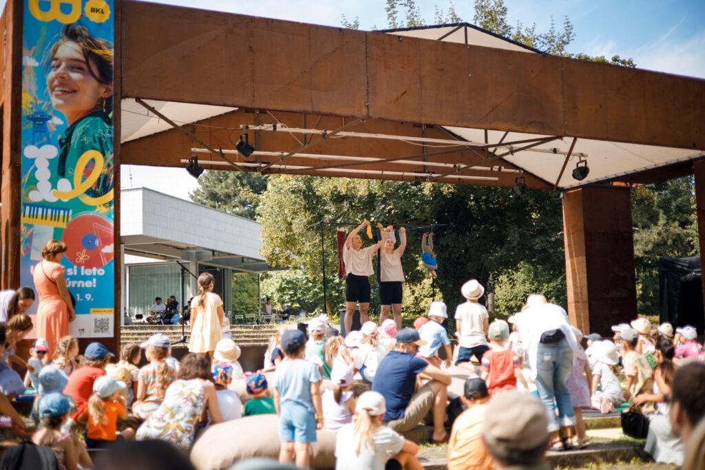 Eliska a svet hore nohami