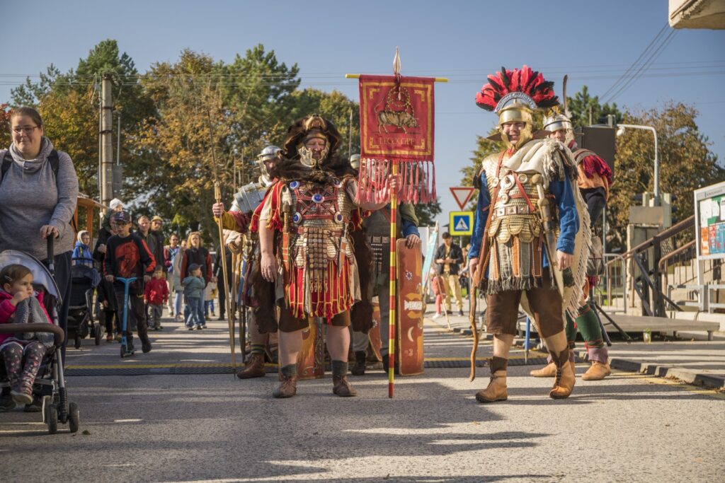 Rímske hry 2024, vojaci rímskej légie pripravení na pochod