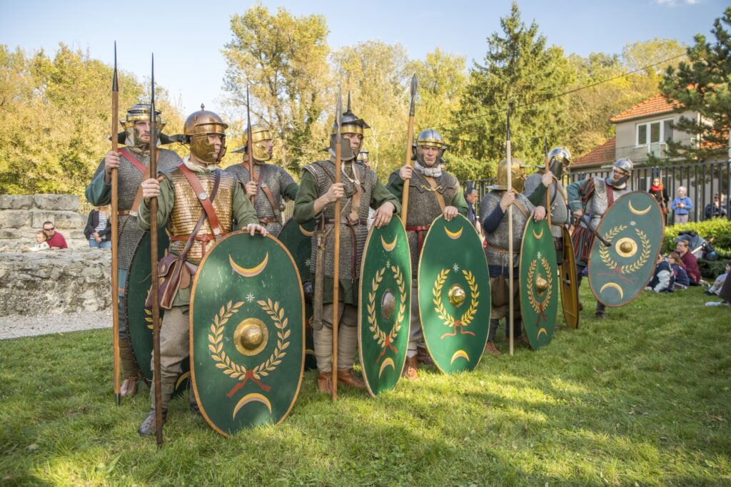 Rímske hry 2024, rímski legionári pripravení na ukážky bojov