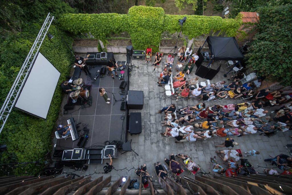 Pódium a technika, BKIS