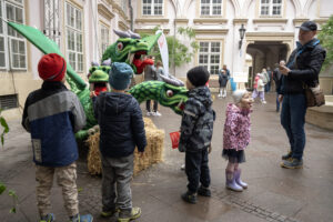 Deti bojujú s drakom počas BMD 2025