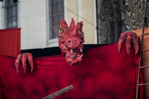 Docela velké divadlo hrá divadelnú hru Princ Bajaja - drak