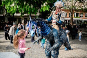 Dračí jazdec s dieťaťom, BMD 2025