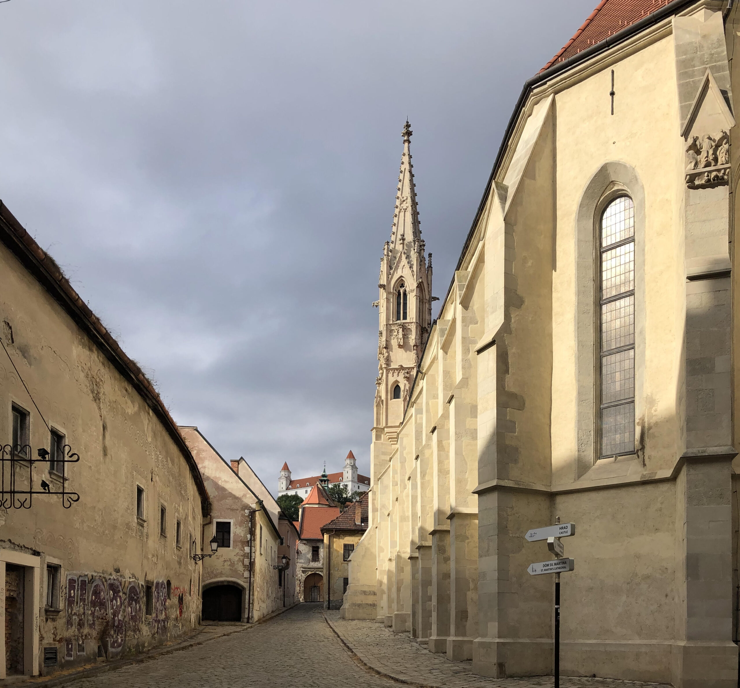 Koncertná sieň Klarisky, Farská ulica