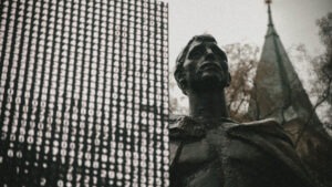 Pamätník na Námestí SNP