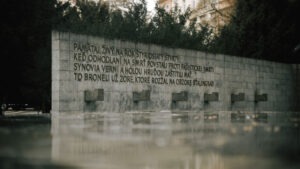 Pamätník na Námestí SNP