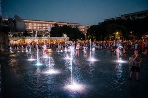 Námestie slobody Fontána zahrá farbami