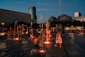 Námestie slobody počas podujatia Fontána zahrá farbami