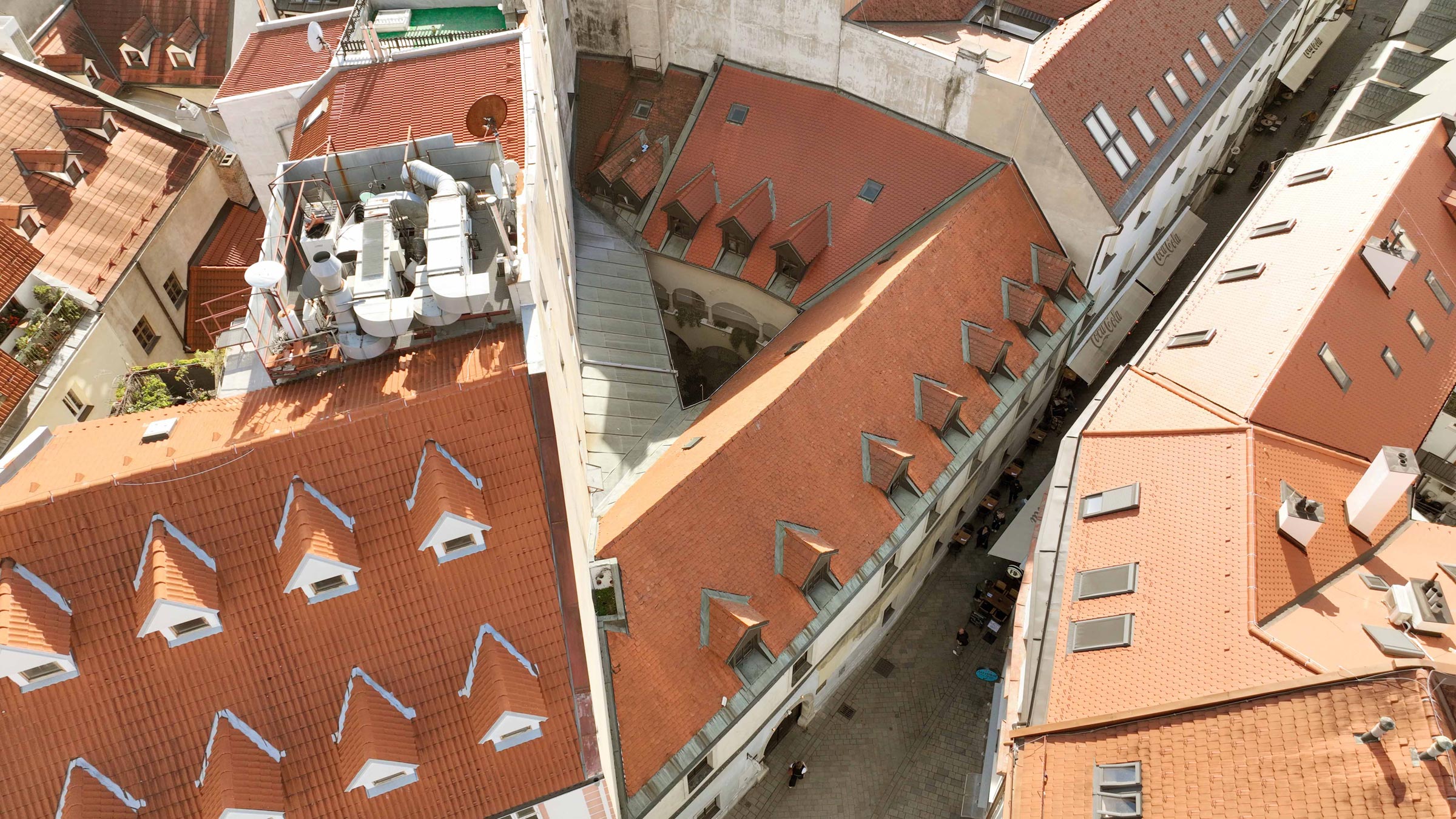 Biela 6, dronový záber na objekt