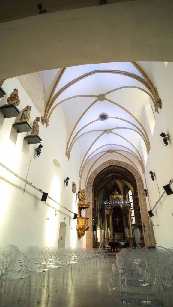 Koncertná sieň Klarisky, interiér