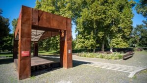 Kultúrna scéna v Sade Janka Kráľa, pódium