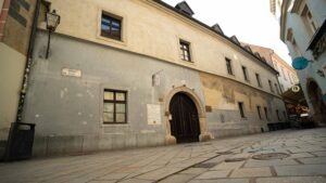 Historický meštiacky dom na Bielej 6, priestor pre kultúrne podujatia