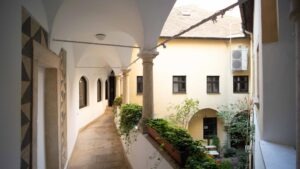 Biela 6, pohľad na historický meštiacky dvor