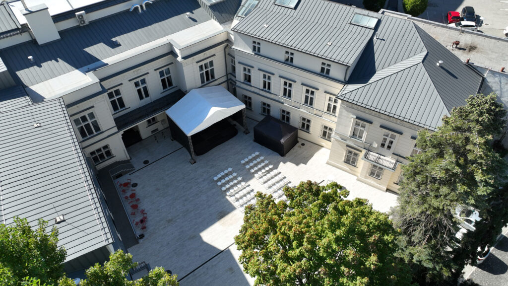 Dom hudby - nádvorie