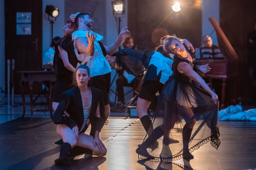 Codes of Bach, Tanečníci a tanečnice, Foto Babjaková