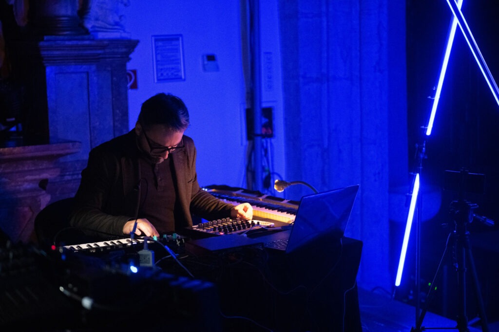 Vhlad 2024, foto z koncertu. Na fotografii je interpret